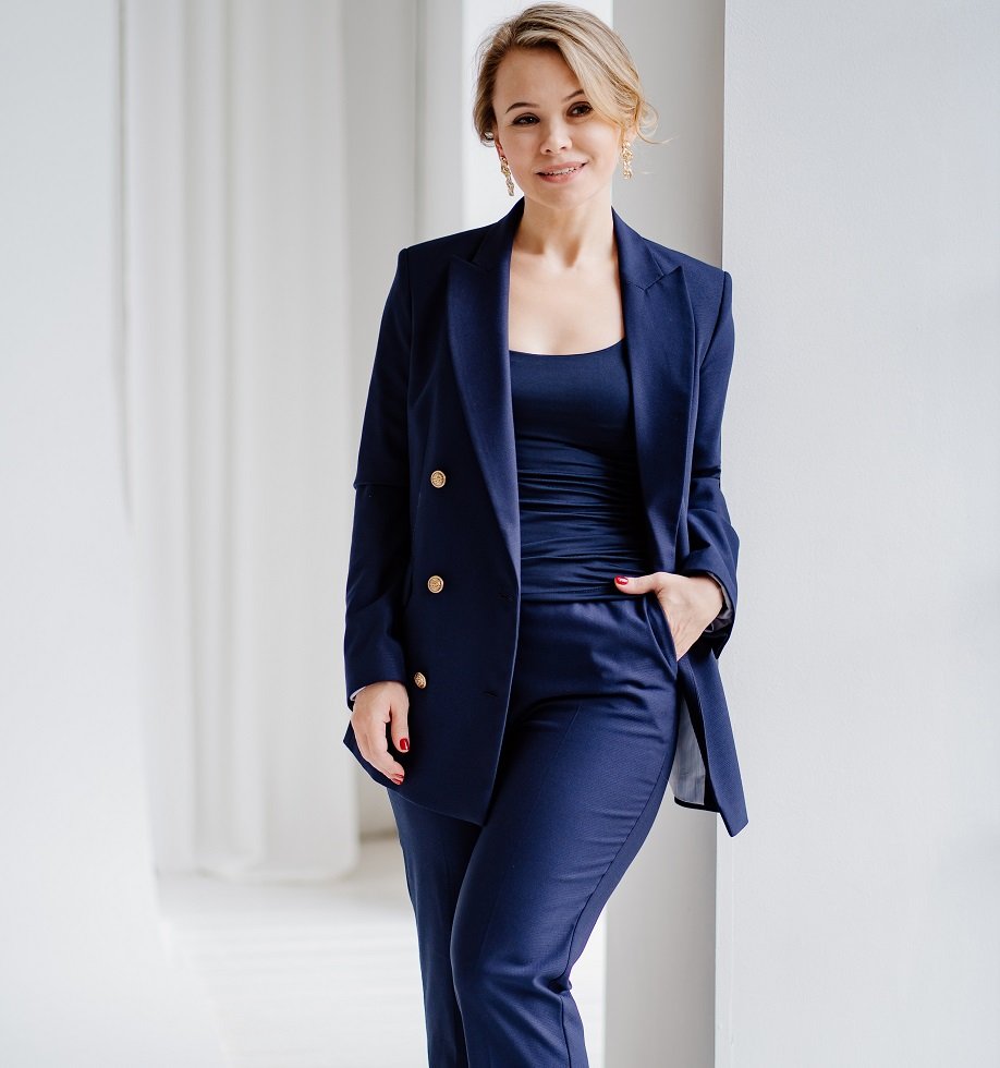 women custom made suit in dubai
