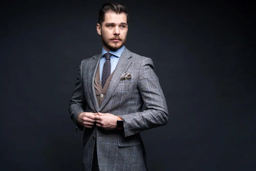 How Abu Dhabi men buy clothing through bespoke tailoring consultations