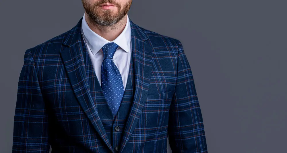 Soft tailored bespoke suit with natural shoulder construction at House of Tailors Dubai